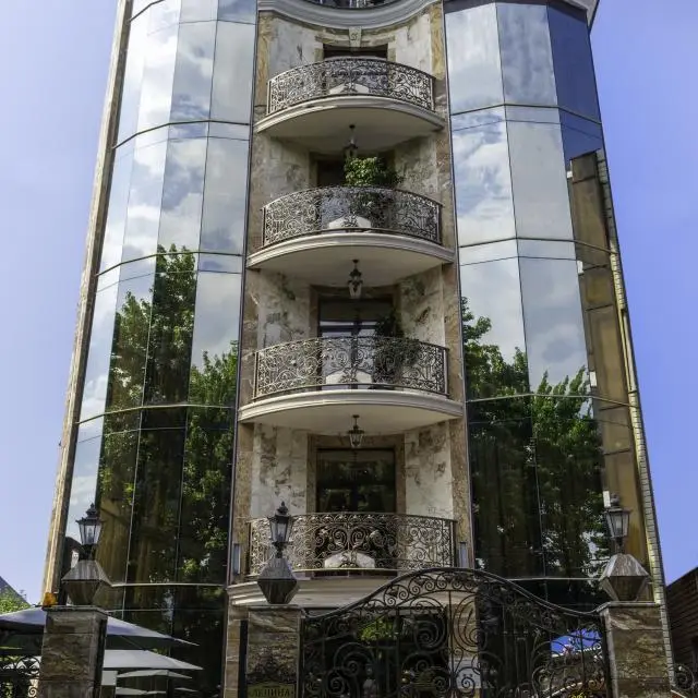 Реальные фото Шайн Хаус (Shine House)