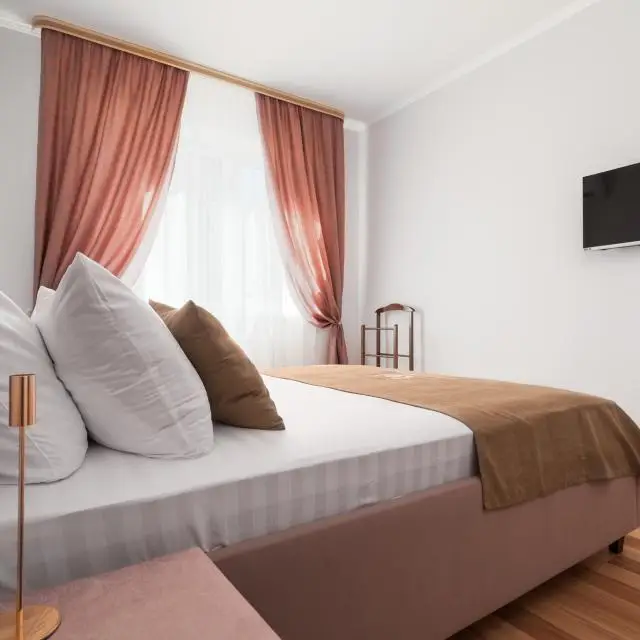 Реальные фото Family Apartments (Фэмили Апартментс) на улице Жлобы 145
