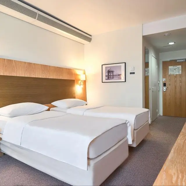 Реальные фото Космос Екатеринбург Отель (Cosmos Ekaterinburg Hotel)