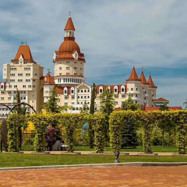 Реальные фото Богатырь Отель-замок