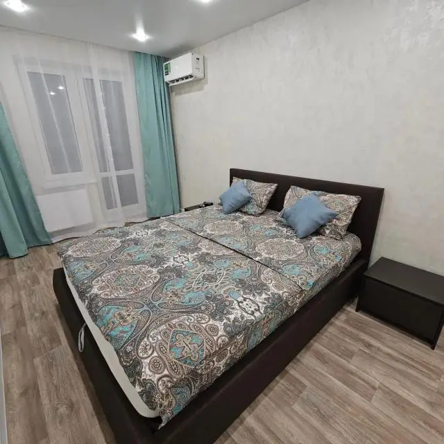 Реальные фото Просторная квартира с 2мя кроватями и диваном в центре
