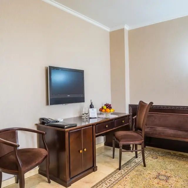 Реальные фото Royal Petrol Almaty (Роял Петрол)