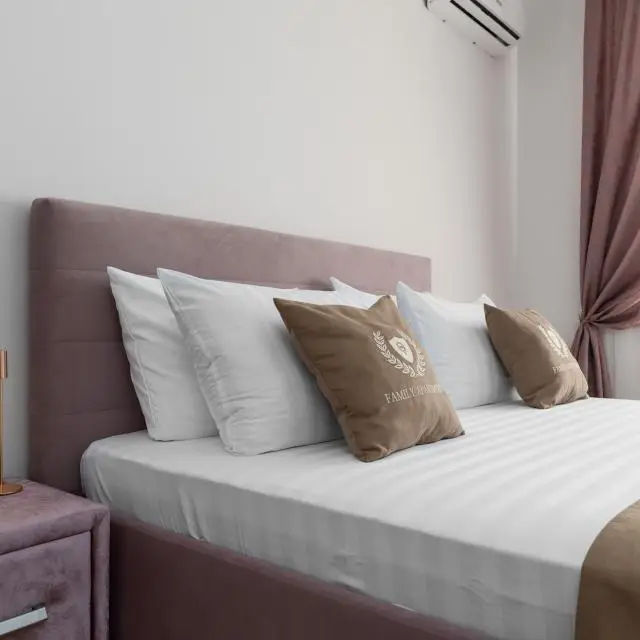 Реальные фото Family Apartments (Фэмили Апартментс) на улице Жлобы 145