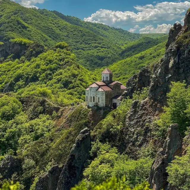 Реальные фото Juls Apart на Никитина в самом центре Владикавказа 