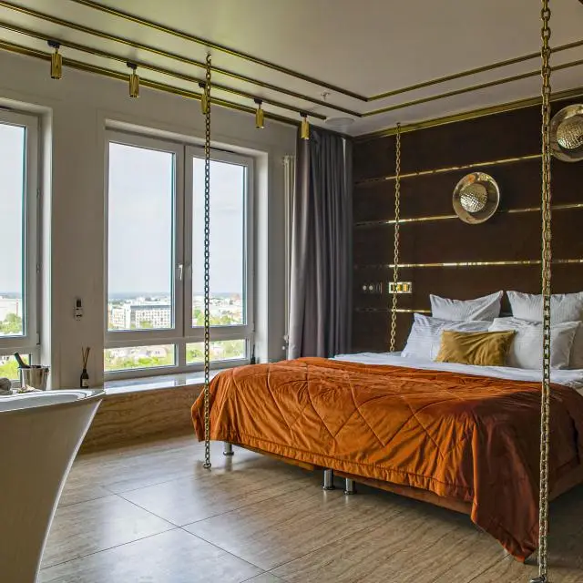 Реальные фото 2ROOMS (2РУМС) на улице Максима Горького